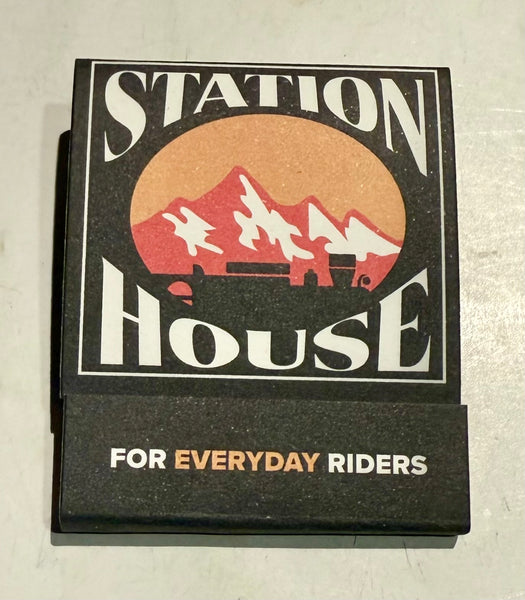 “Station House” 12 strike Retro Feature Matchbook