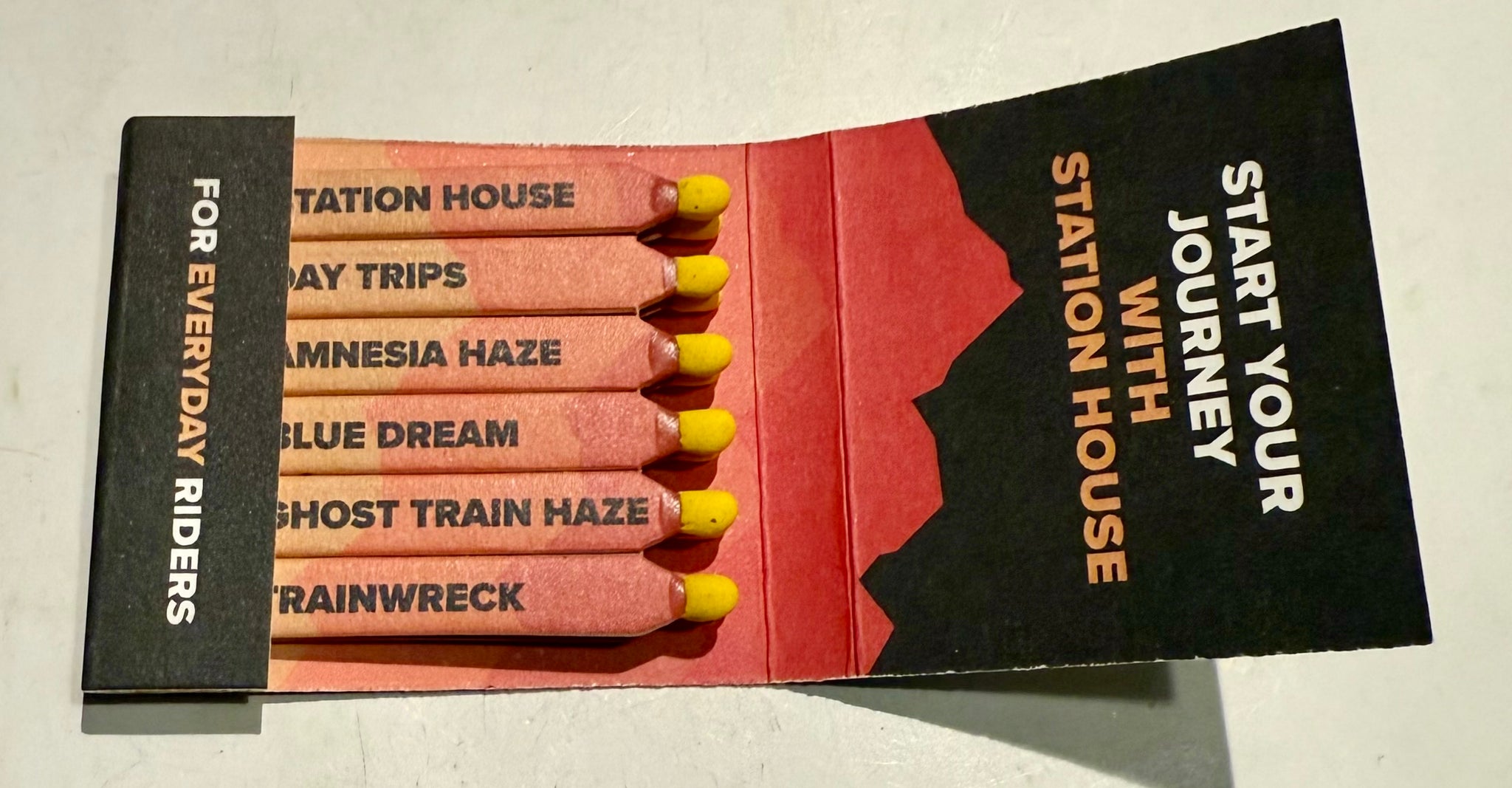 “Station House” 12 strike Retro Feature Matchbook