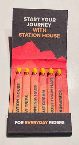 “Station House” 12 Strike Retro Feature Matchbook